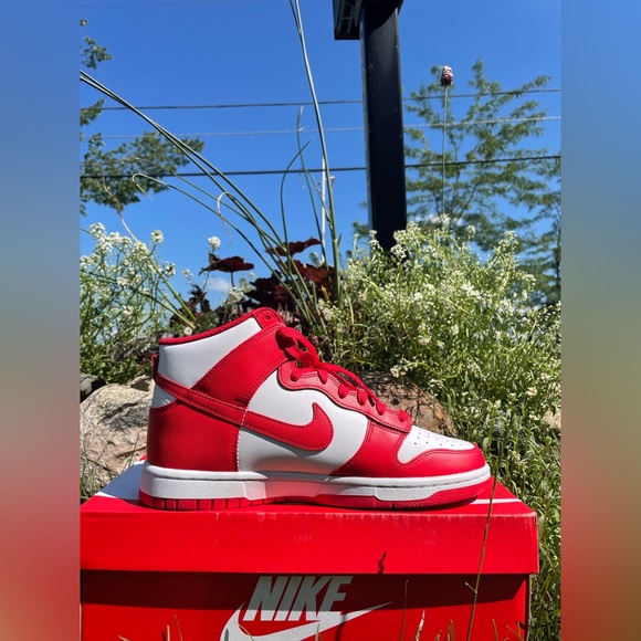 Nike Dunk High Championship Red - Picture 2 of 5